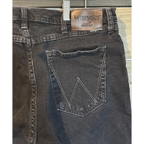 Wrangler Rugged Wear Men’s Work Jeans Size 34x30 Black Denim Regular Fit Strght - Picture 5 of 7
